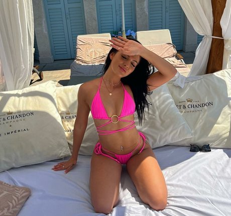 Naakte gelekte OnlyFans-foto van Eliza Inverno
