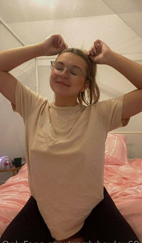 Naakte gelekte OnlyFans-foto van Nerdyhayley69