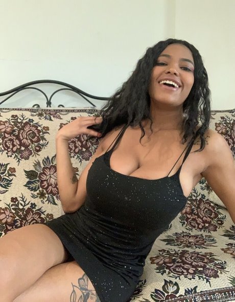 Naakte gelekte OnlyFans-foto van Tinafire