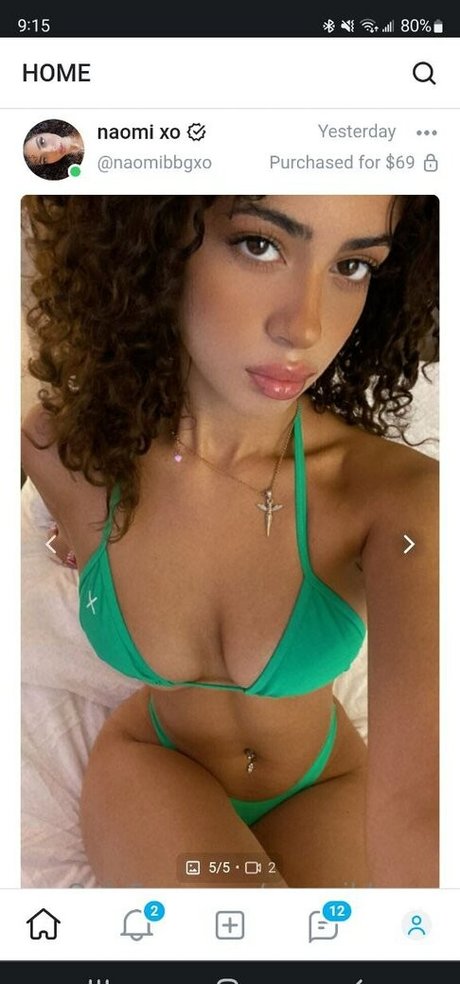 Naakte gelekte OnlyFans-foto van Naomi Rogers