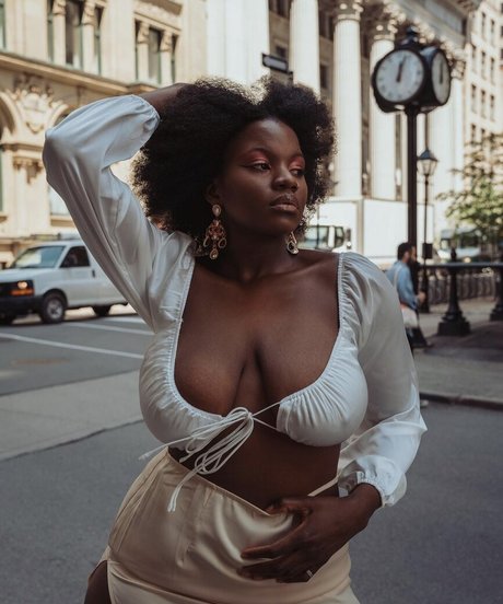 Naakte gelekte OnlyFans-foto van Stylebyambre Ig
