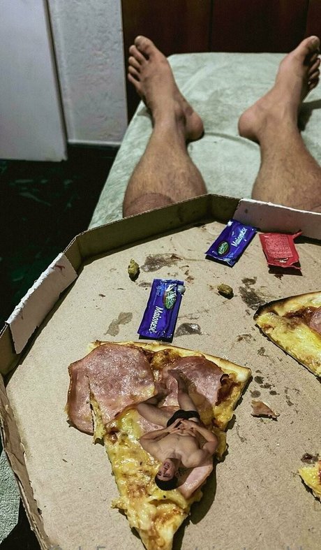 Naakte gelekte OnlyFans-foto van Giantpablo