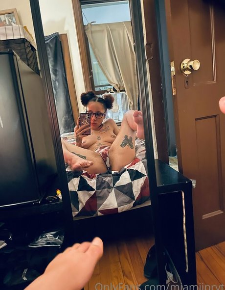 Naakte gelekte OnlyFans-foto van Miamiiprvt