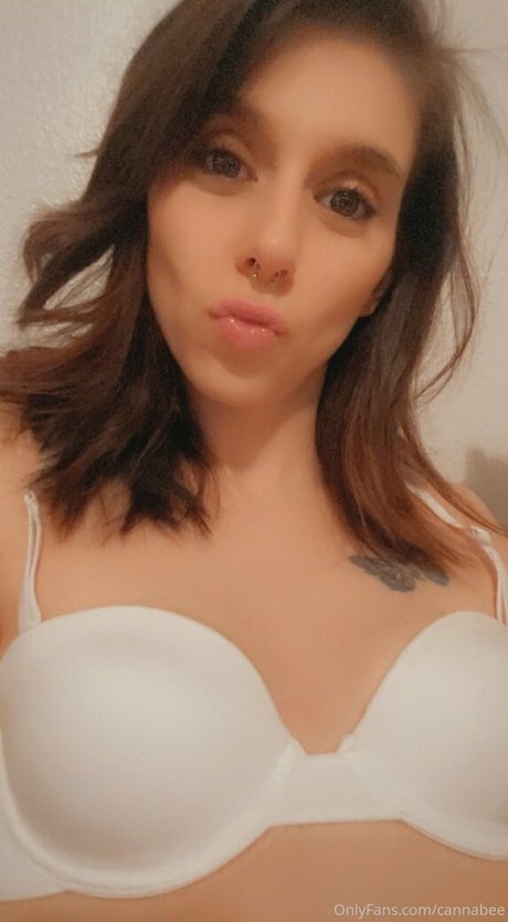 Naakte gelekte OnlyFans-foto van Prettypixie113