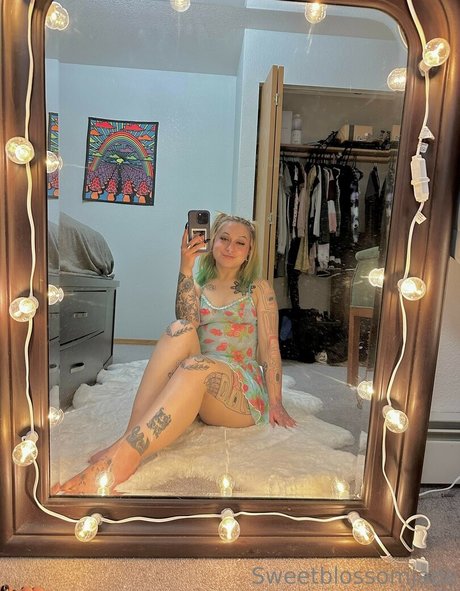 Naakte gelekte OnlyFans-foto van Sweetblossomjade