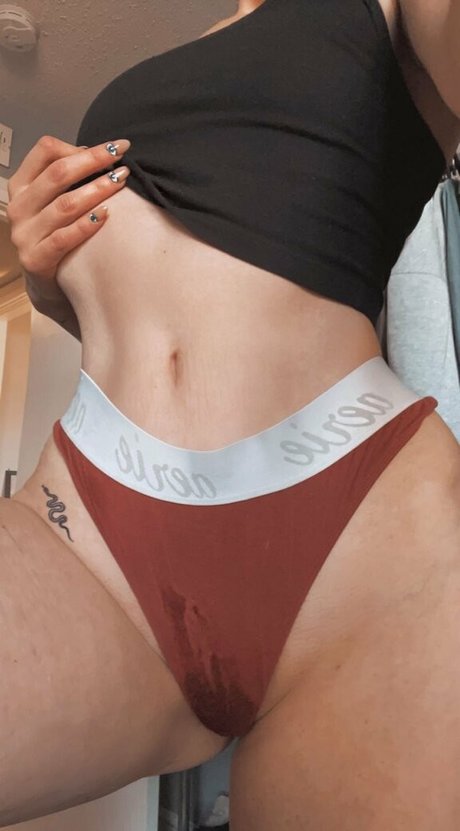 Naakte gelekte OnlyFans-foto van Babyred