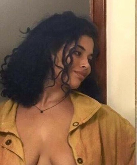 Naakte gelekte OnlyFans-foto van Cecilia Ramos
