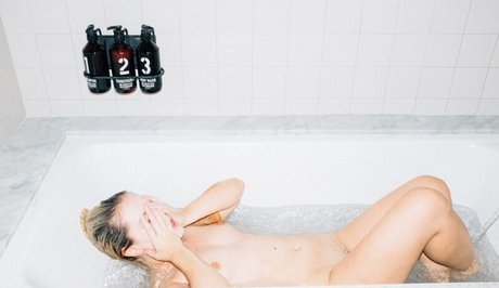 Naakte gelekte OnlyFans-foto van Jordan Bunniie
