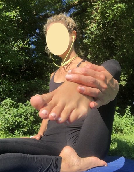 Naakte gelekte OnlyFans-foto van Sofiaforfeet