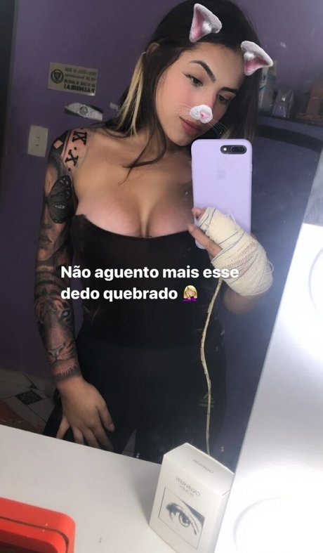 Naakte gelekte OnlyFans-foto van Kauane Siqueira
