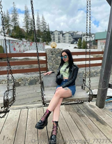 Naakte gelekte OnlyFans-foto van Angelinacrystal