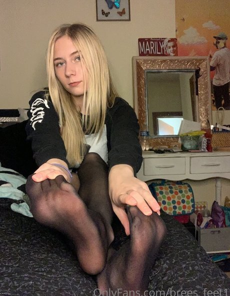 Naakte gelekte OnlyFans-foto van Breesfeet1