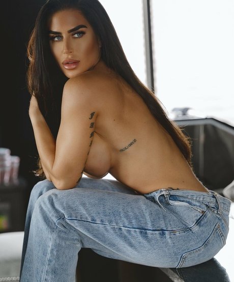 Naakte gelekte OnlyFans-foto van Lindsay Moreno