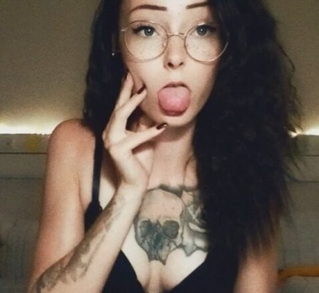 Naakte gelekte OnlyFans-foto van Littlemissnaughty