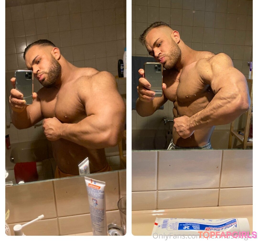 Naakte gelekte OnlyFans-foto van Flexmusclegod #9 Naakte gelekte OnlyFans-foto van Flexmusclegod #9