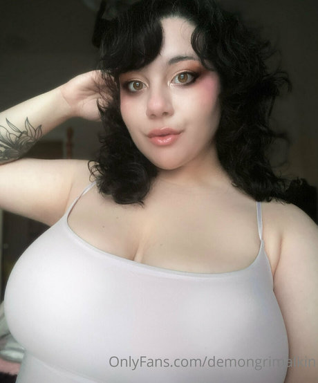 Naakte gelekte OnlyFans-foto van Demonlewds