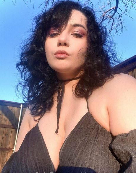 Naakte gelekte OnlyFans-foto van Demonlewds