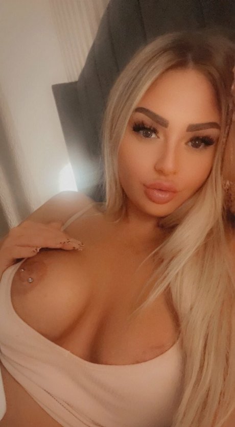 Naakte gelekte OnlyFans-foto van Nadiarose