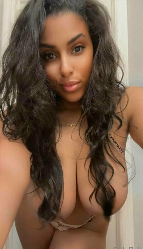 Naakte gelekte OnlyFans-foto van Weloveriri
