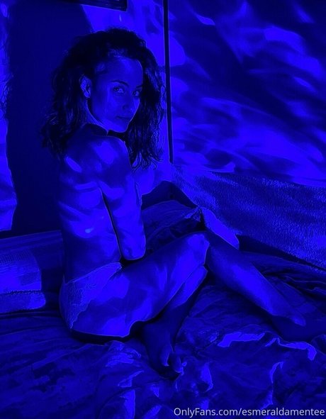 Naakte gelekte OnlyFans-foto van Esmeraldamentee