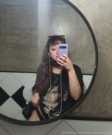 Naakte gelekte OnlyFans-foto van Charmedmollytha