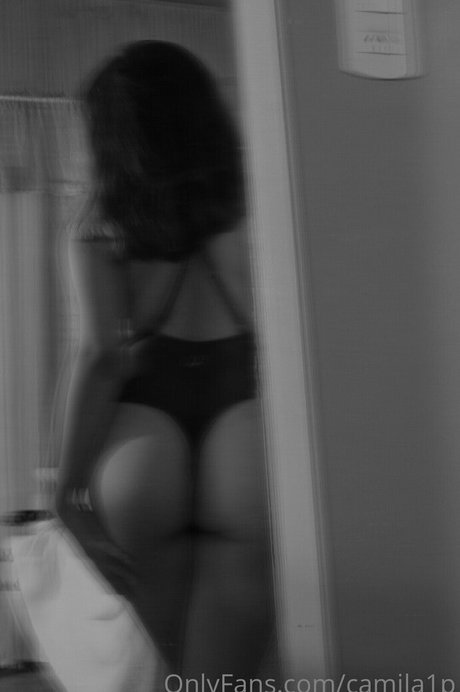 Naakte gelekte OnlyFans-foto van Camiagustina