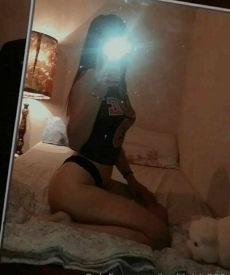 Naakte gelekte OnlyFans-foto van Baddgirl200