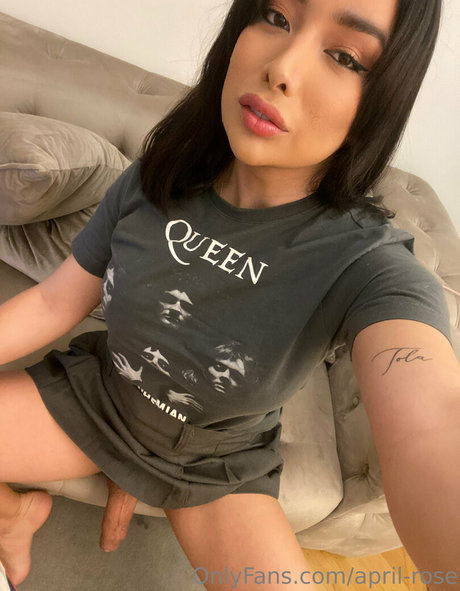 Naakte gelekte OnlyFans-foto van April Rose