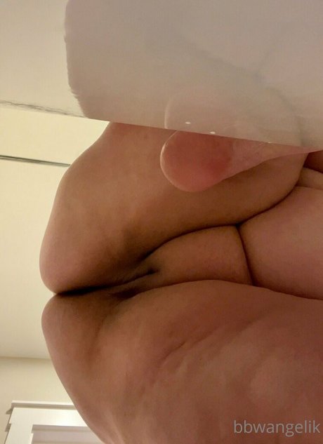 Naakte gelekte OnlyFans-foto van Bbwangelikfree