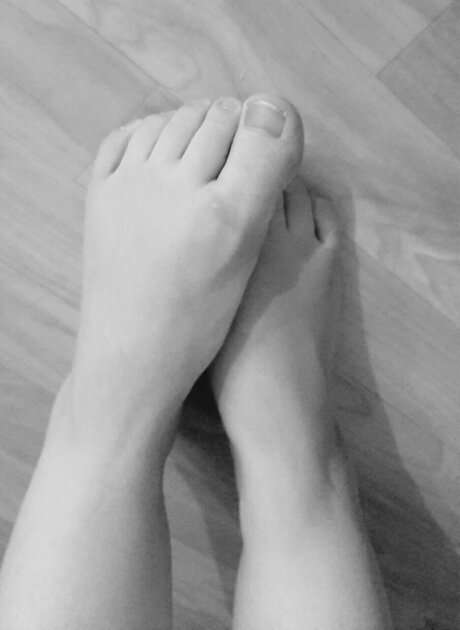 Naakte gelekte OnlyFans-foto van Feet4u