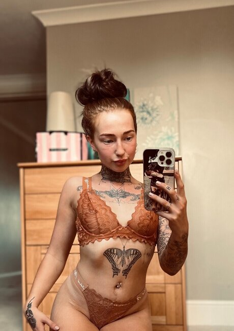 Naakte gelekte OnlyFans-foto van Slulu