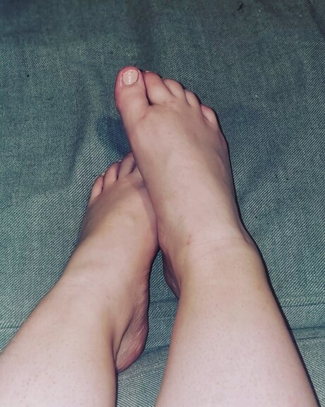 Naakte gelekte OnlyFans-foto van Norwegiangirlfeet