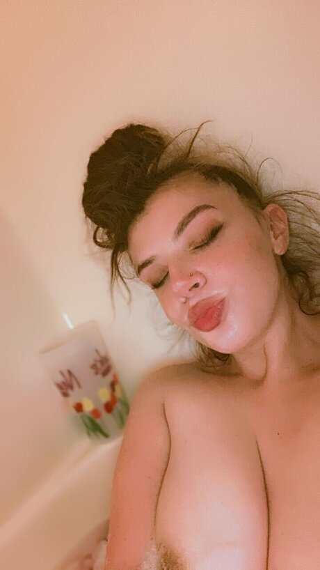 Naakte gelekte OnlyFans-foto van Mixbunny1999