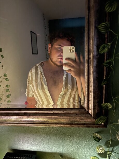 Naakte gelekte OnlyFans-foto van Charlie Rodriguez
