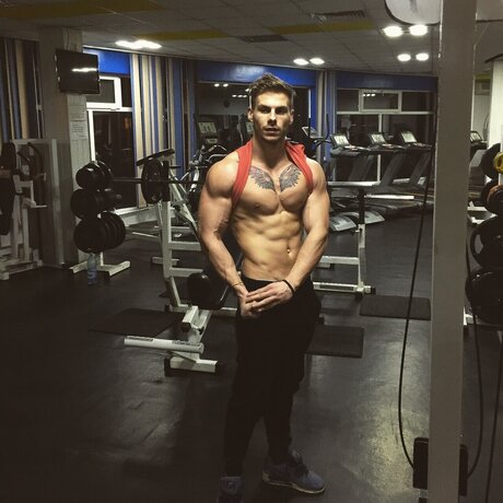 Naakte gelekte OnlyFans-foto van Poro