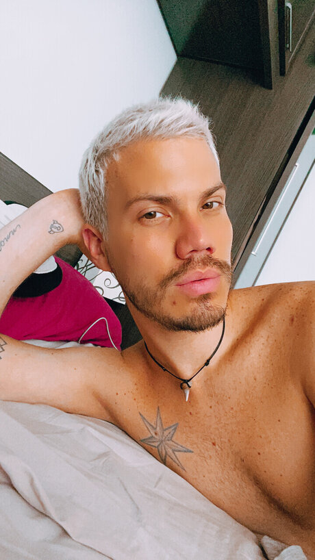 Naakte gelekte OnlyFans-foto van Kike Paz