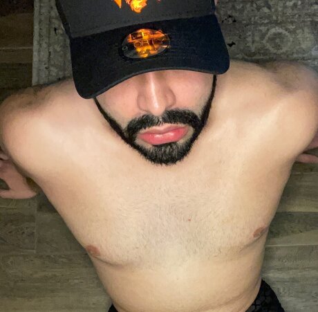 Naakte gelekte OnlyFans-foto van Krs1