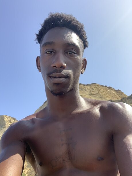 Naakte gelekte OnlyFans-foto van Thebroswampy