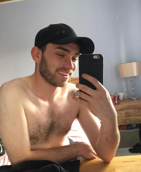 Naakte gelekte OnlyFans-foto van Dirty Dylan 