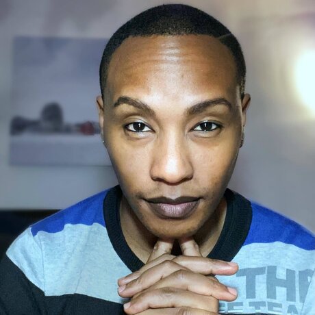 Naakte gelekte OnlyFans-foto van Kimani Kagia