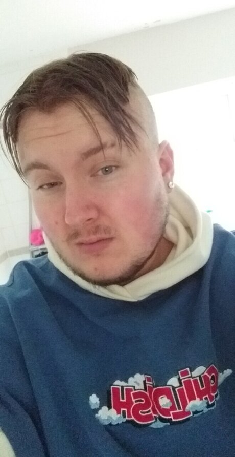 Naakte gelekte OnlyFans-foto van Chris Town