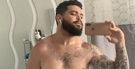 Naakte gelekte OnlyFans-foto van Jayc