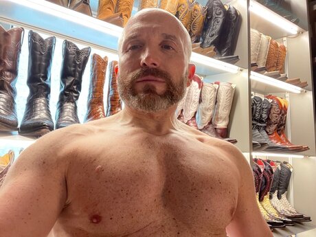 Naakte gelekte OnlyFans-foto van Bootedminyc