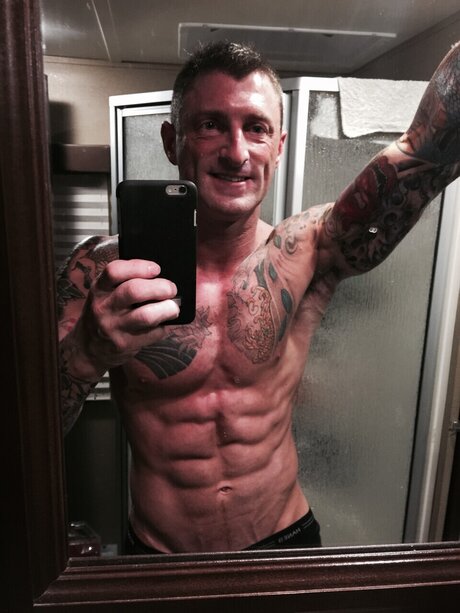 Naakte gelekte OnlyFans-foto van Shyboy101