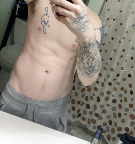 Naakte gelekte OnlyFans-foto van Callmesenpai