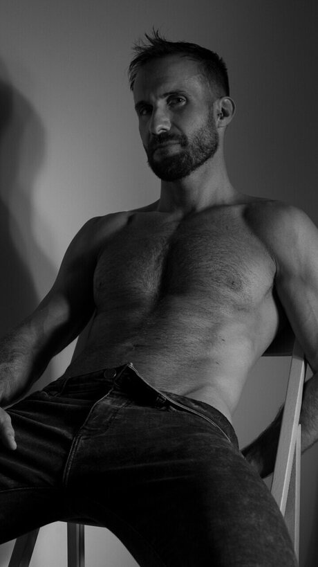 Naakte gelekte OnlyFans-foto van Tin