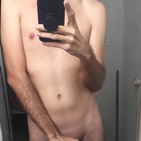 Naakte gelekte OnlyFans-foto van Magrinho Pass 