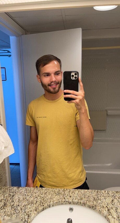 Naakte gelekte OnlyFans-foto van Austy