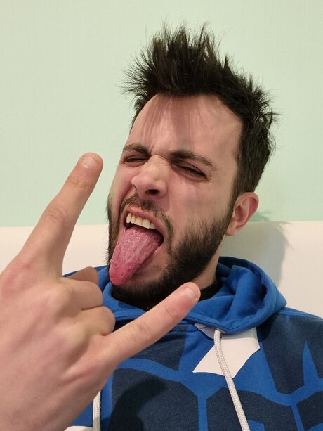 Naakte gelekte OnlyFans-foto van Weed 420