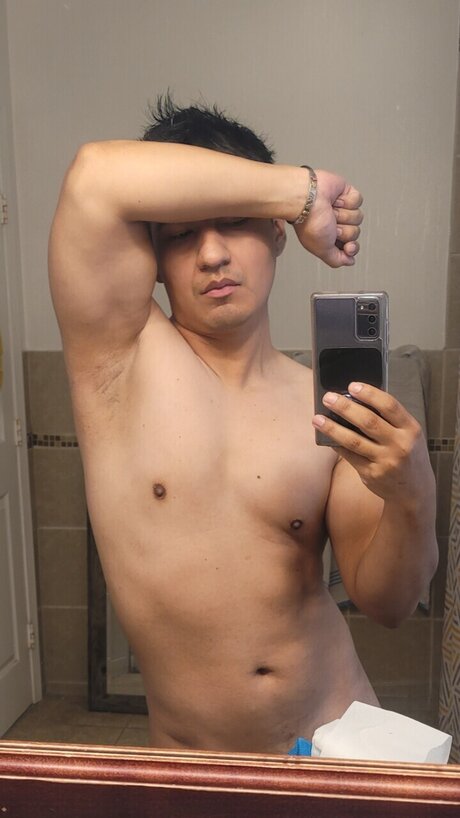 Naakte gelekte OnlyFans-foto van Sergi Prez